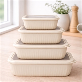 Skålsett med lokk i rektangulær form 4 stk. i plast, beigeSkålsett med lokk i rektangulær form 4 stk. i plast, beige