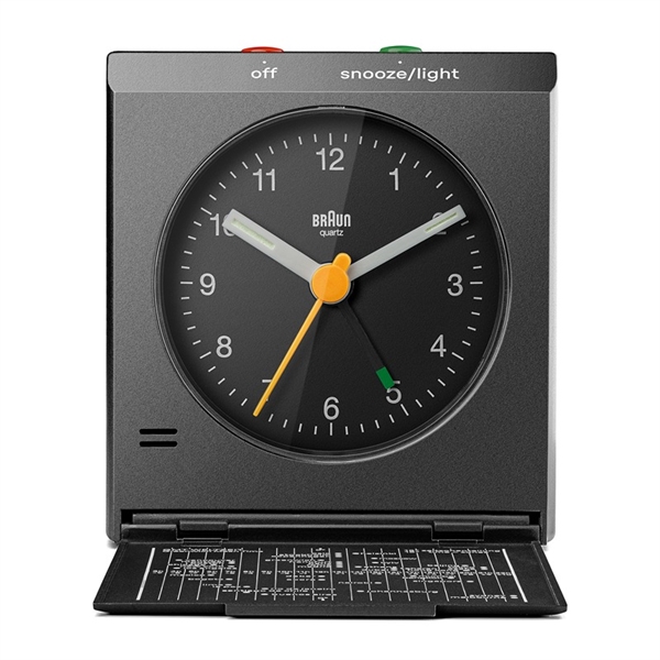 Braun BC05B Analog reisevekkerklokke med klaff, svart